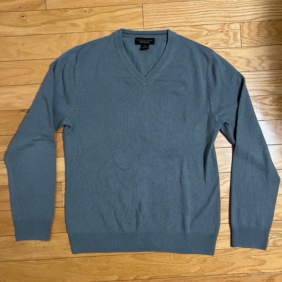 Bloomingdale's Light Blue V-Neck Cashmere Sweater Medium